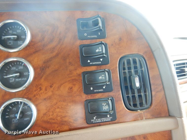 image for item DG6818 2009 Peterbilt 389  semi truck