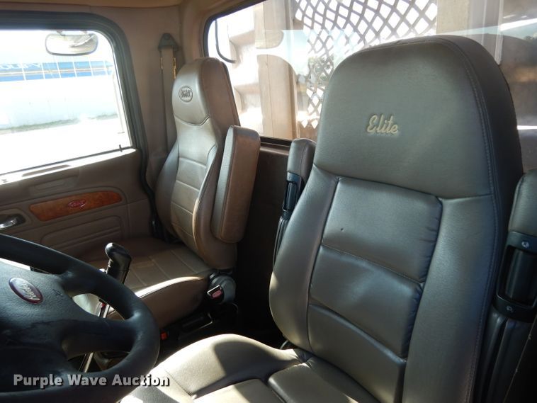 image for item DG6818 2009 Peterbilt 389  semi truck