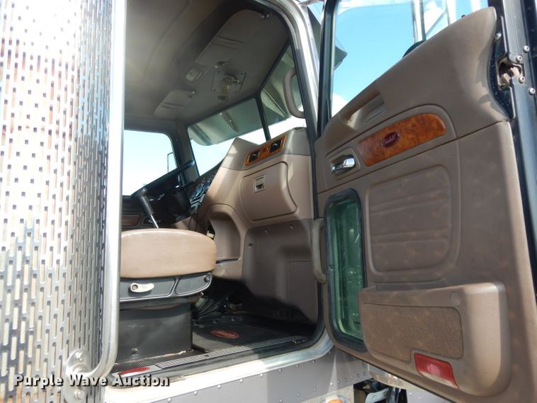 image for item DG6818 2009 Peterbilt 389  semi truck