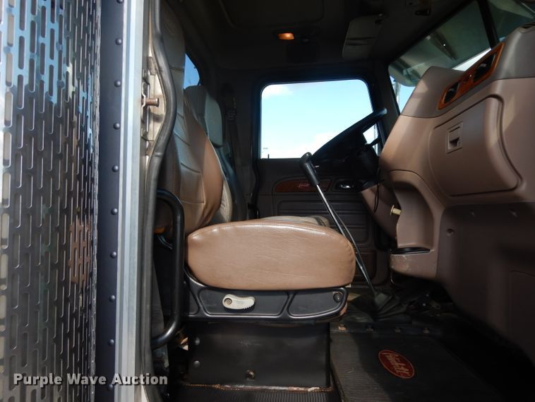 image for item DG6818 2009 Peterbilt 389  semi truck