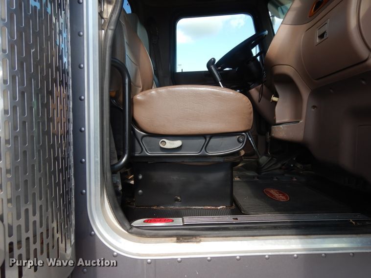 image for item DG6818 2009 Peterbilt 389  semi truck