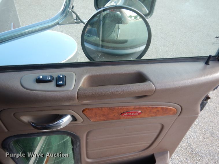 image for item DG6818 2009 Peterbilt 389  semi truck