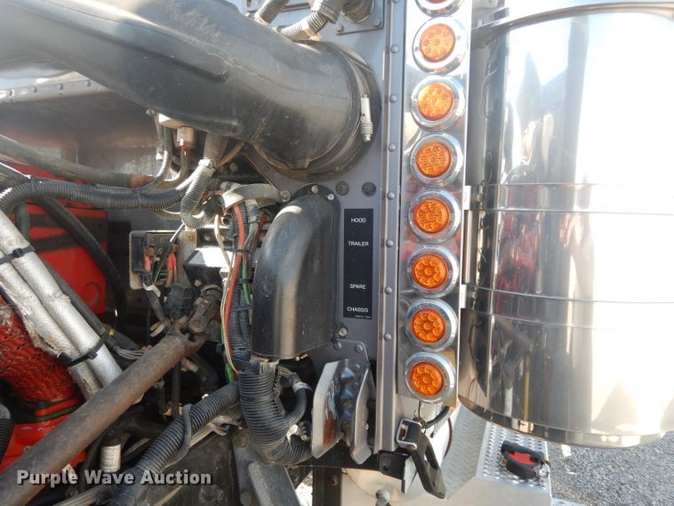 image for item DG6818 2009 Peterbilt 389  semi truck