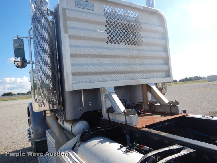 image for item DG6818 2009 Peterbilt 389  semi truck