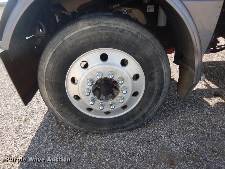 image for item DG6818 2009 Peterbilt 389  semi truck