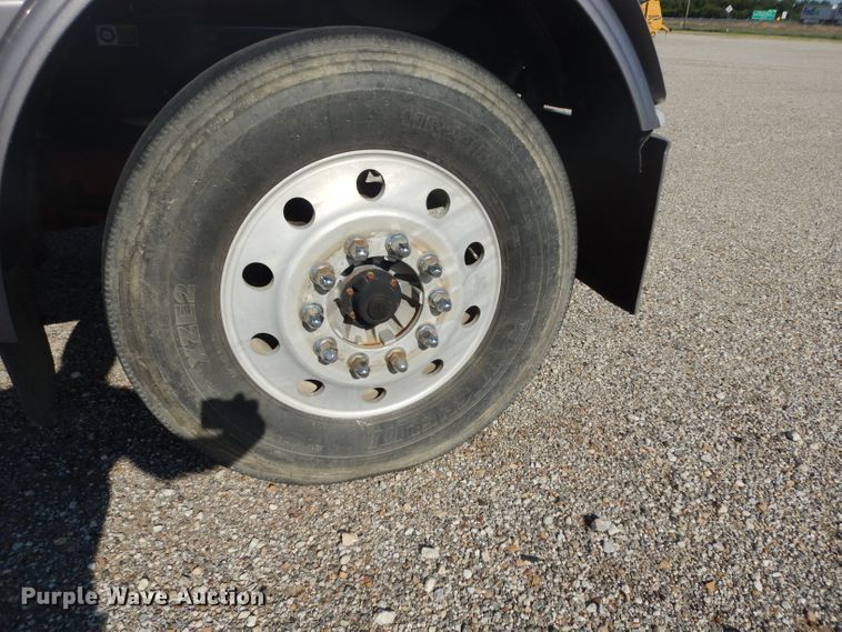 image for item DG6818 2009 Peterbilt 389  semi truck