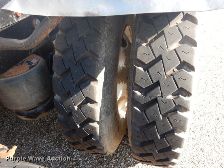 image for item DG6818 2009 Peterbilt 389  semi truck