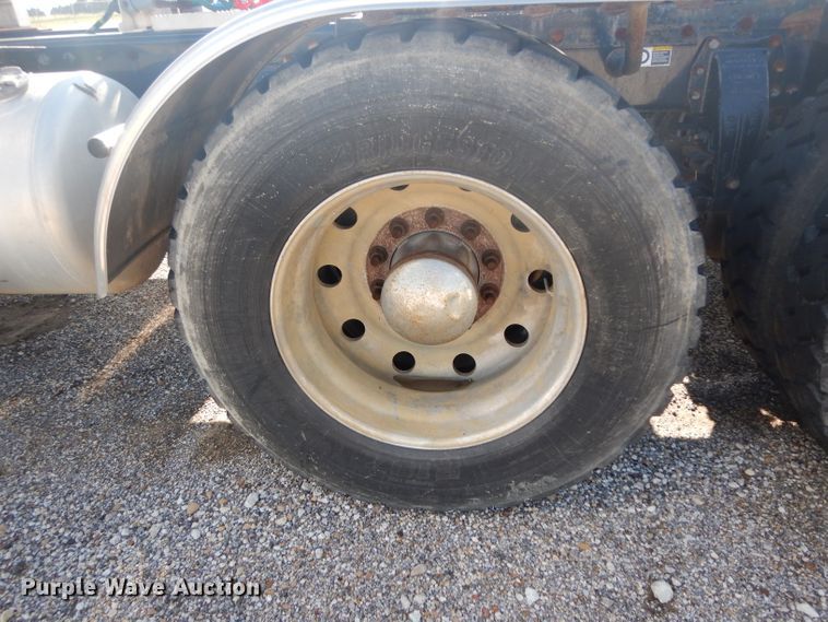 image for item DG6818 2009 Peterbilt 389  semi truck