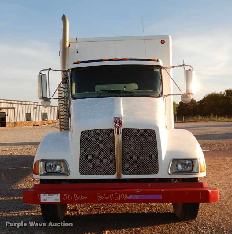 image for item DG6823 2006 Kenworth T300  command center truck