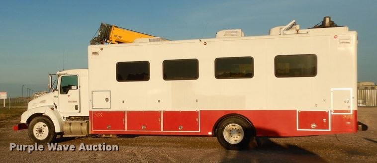 image for item DG6823 2006 Kenworth T300  command center truck