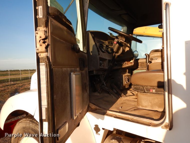 image for item DG6823 2006 Kenworth T300  command center truck