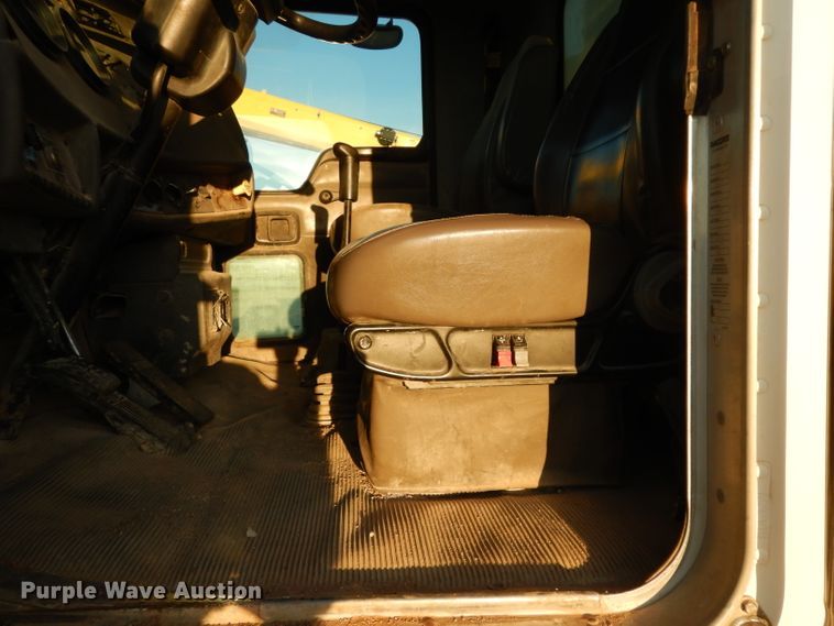 image for item DG6823 2006 Kenworth T300  command center truck