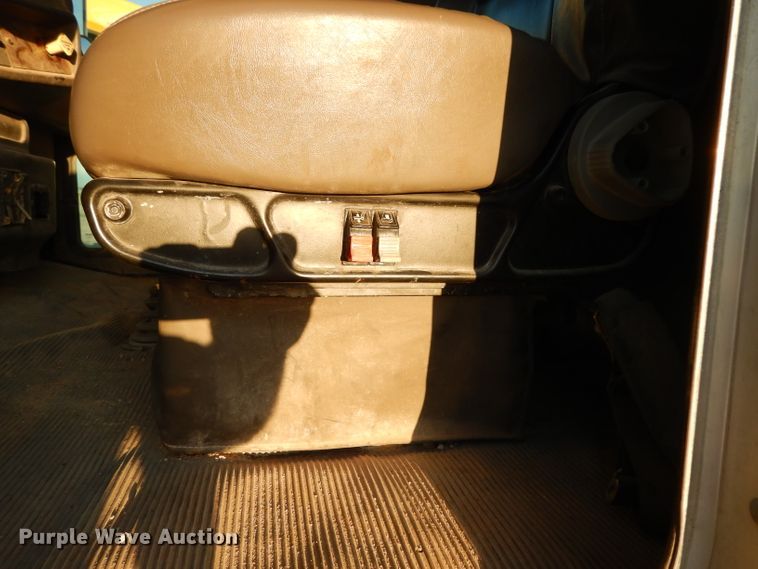 image for item DG6823 2006 Kenworth T300  command center truck