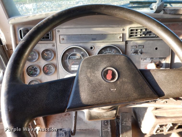 image for item DG6823 2006 Kenworth T300  command center truck