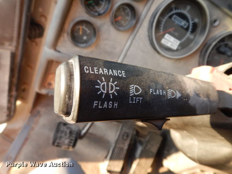 image for item DG6823 2006 Kenworth T300  command center truck