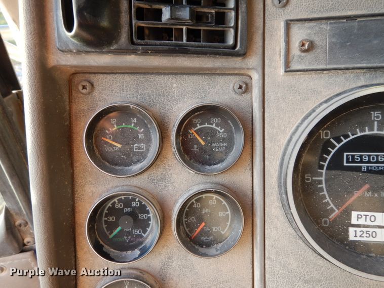 image for item DG6823 2006 Kenworth T300  command center truck