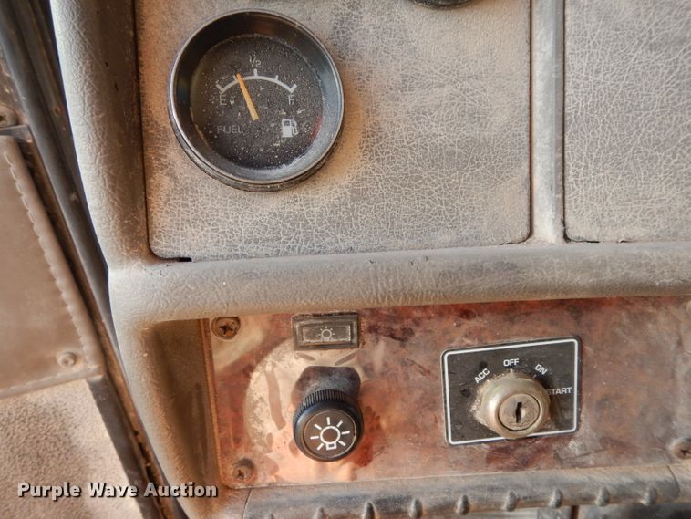 image for item DG6823 2006 Kenworth T300  command center truck