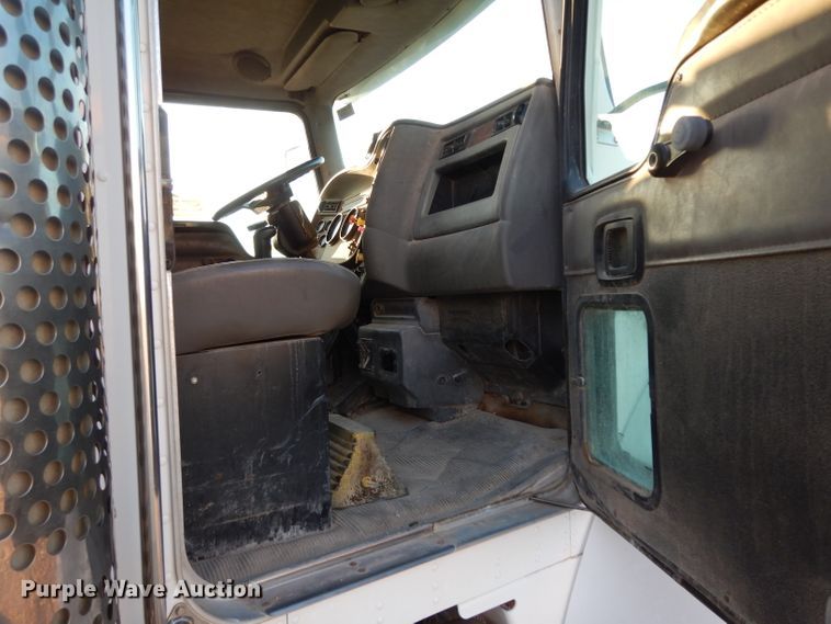 image for item DG6823 2006 Kenworth T300  command center truck