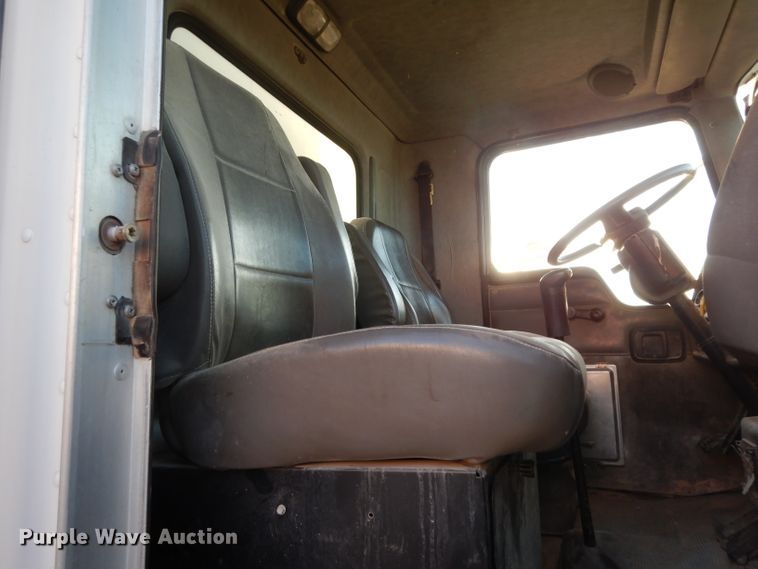 image for item DG6823 2006 Kenworth T300  command center truck