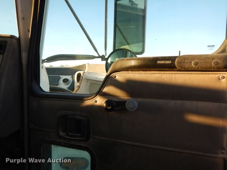 image for item DG6823 2006 Kenworth T300  command center truck