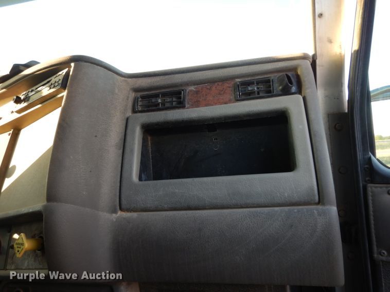 image for item DG6823 2006 Kenworth T300  command center truck