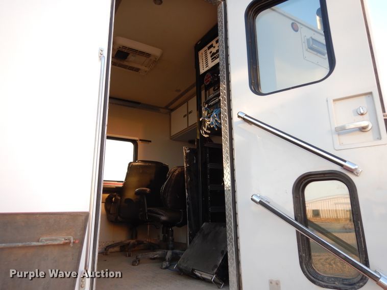 image for item DG6823 2006 Kenworth T300  command center truck