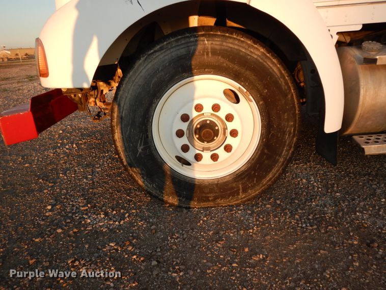 image for item DG6823 2006 Kenworth T300  command center truck