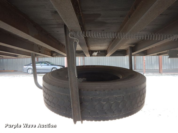 image for item DG7956 2006 Utility dry van trailer