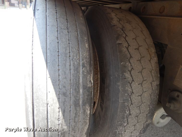 image for item DG7956 2006 Utility dry van trailer