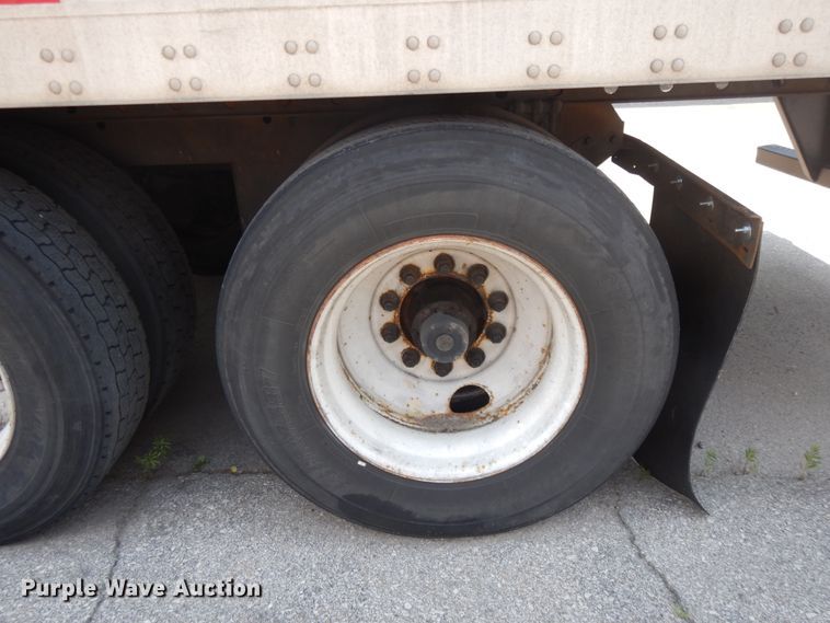 image for item DG7956 2006 Utility dry van trailer