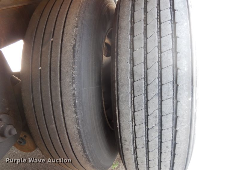 image for item DG7956 2006 Utility dry van trailer