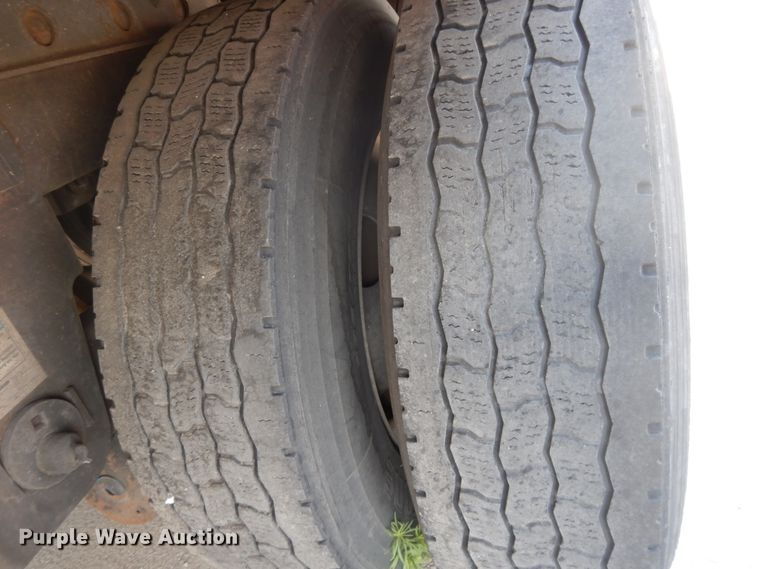 image for item DG7956 2006 Utility dry van trailer