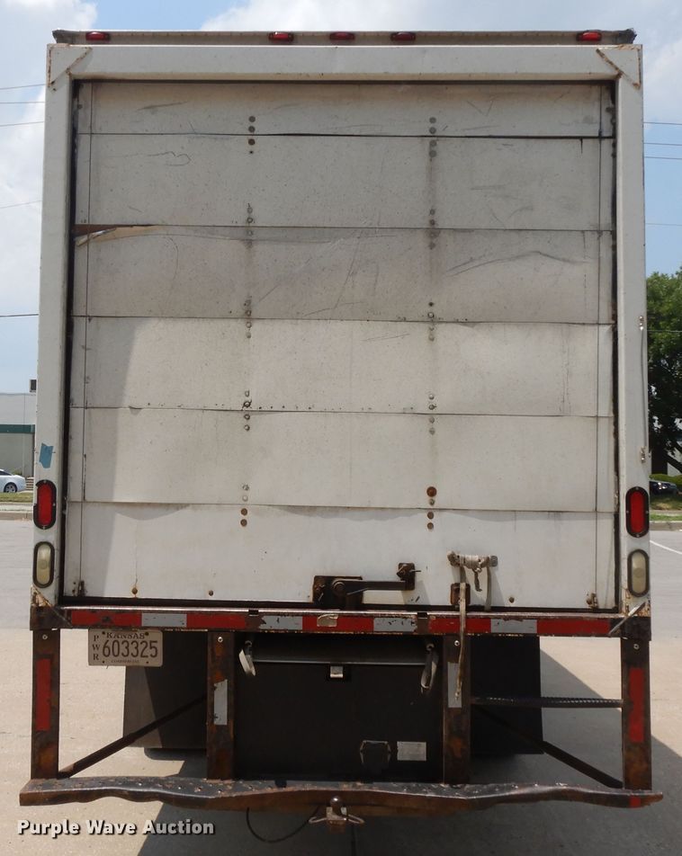 image for item DG7957 2005 International 4300  box truck