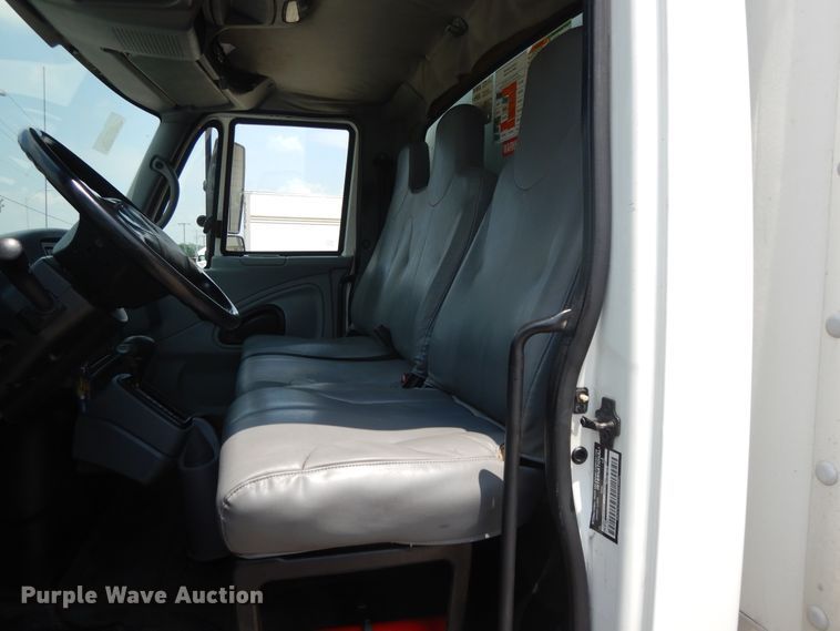 image for item DG7957 2005 International 4300  box truck