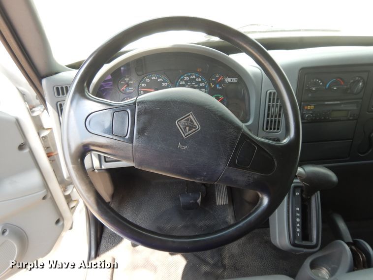 image for item DG7957 2005 International 4300  box truck