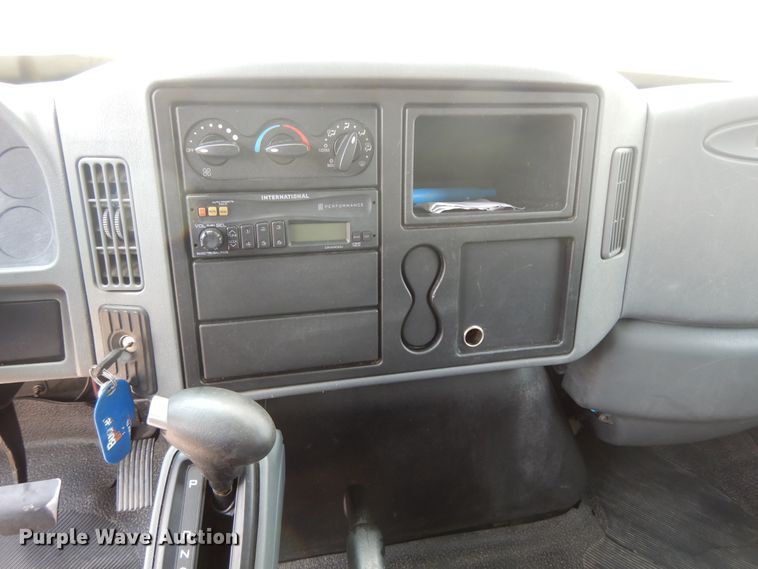 image for item DG7957 2005 International 4300  box truck