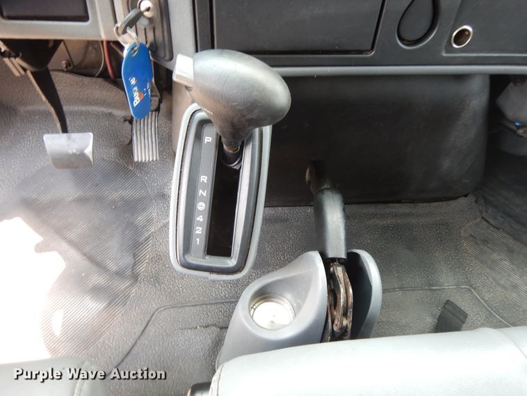 image for item DG7957 2005 International 4300  box truck