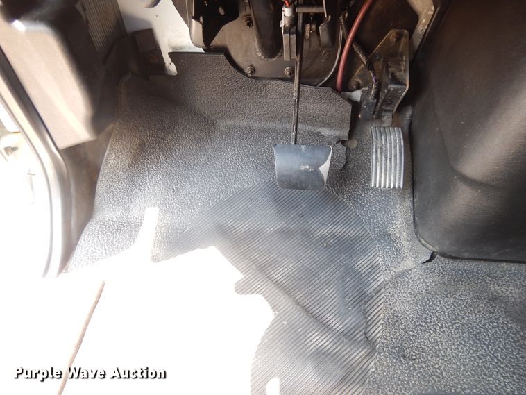 image for item DG7957 2005 International 4300  box truck