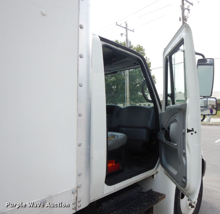 image for item DG7957 2005 International 4300  box truck