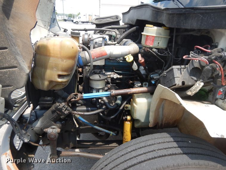 image for item DG7957 2005 International 4300  box truck