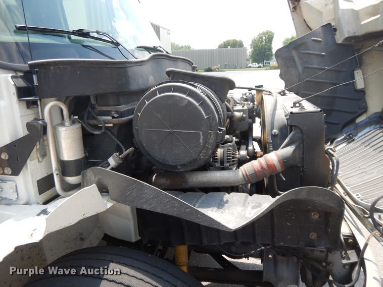 image for item DG7957 2005 International 4300  box truck