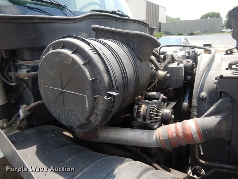 image for item DG7957 2005 International 4300  box truck