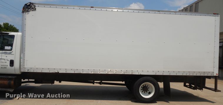 image for item DG7957 2005 International 4300  box truck