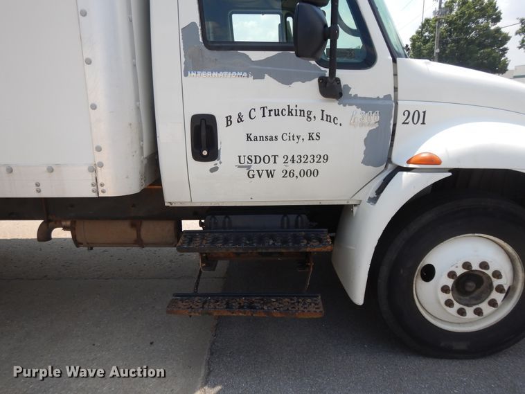 image for item DG7957 2005 International 4300  box truck