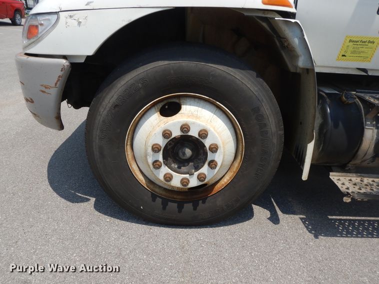 image for item DG7957 2005 International 4300  box truck