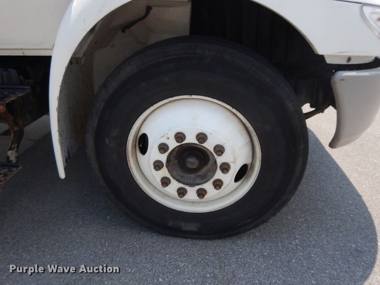 image for item DG7957 2005 International 4300  box truck