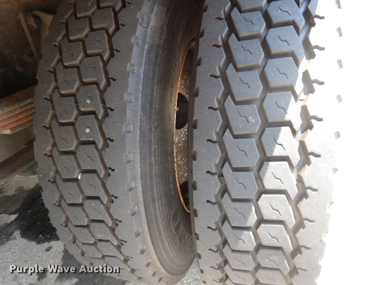 image for item DG7957 2005 International 4300  box truck