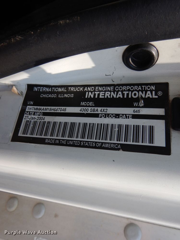 image for item DG7957 2005 International 4300  box truck