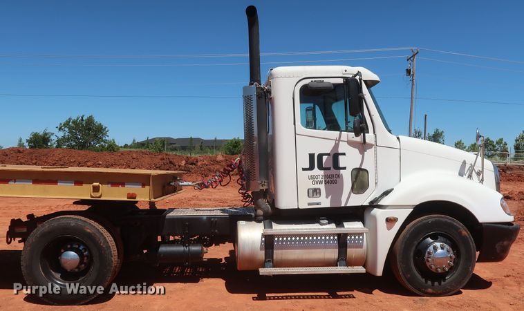 image for item DH0928 2005 Freightliner Columbia  semi truck