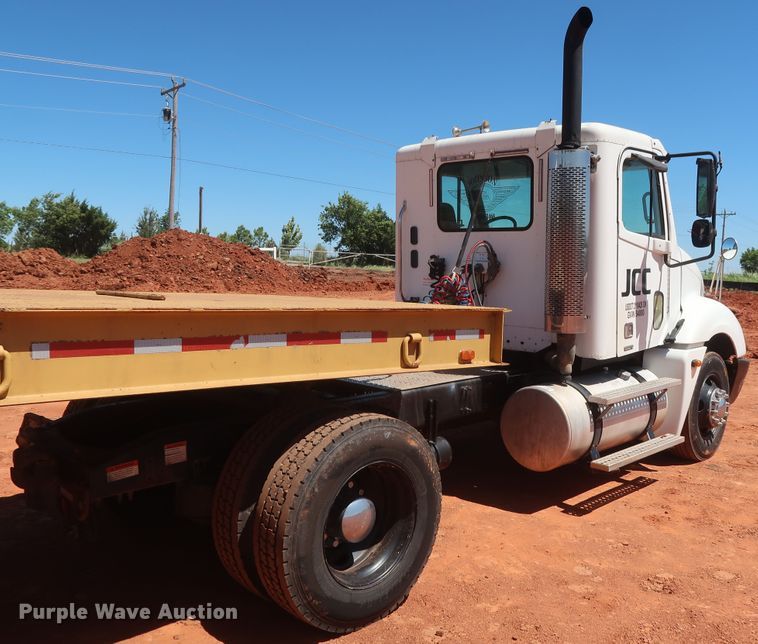 image for item DH0928 2005 Freightliner Columbia  semi truck